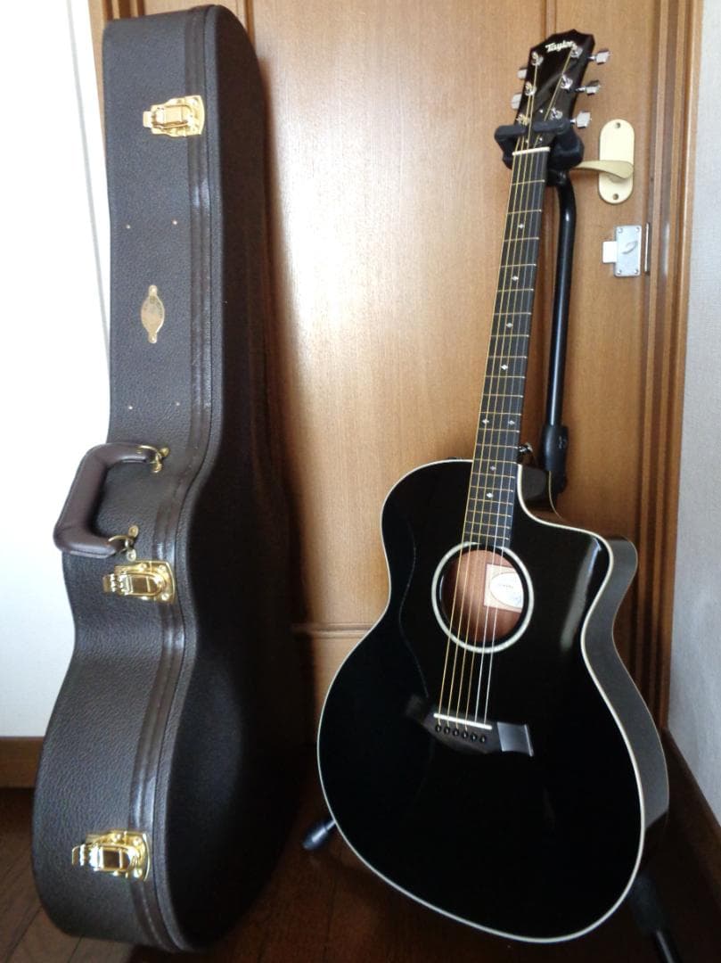 Taylor 214ce-BLK DLX　ほぼ未使用の超美品 テイラー　エレアコ