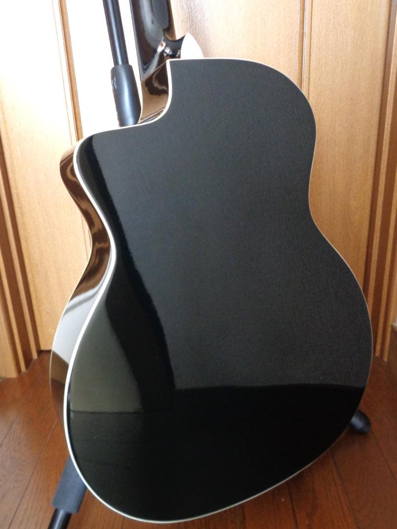 Taylor 214ce-BLK DLX　ほぼ未使用の超美品 テイラー　エレアコ