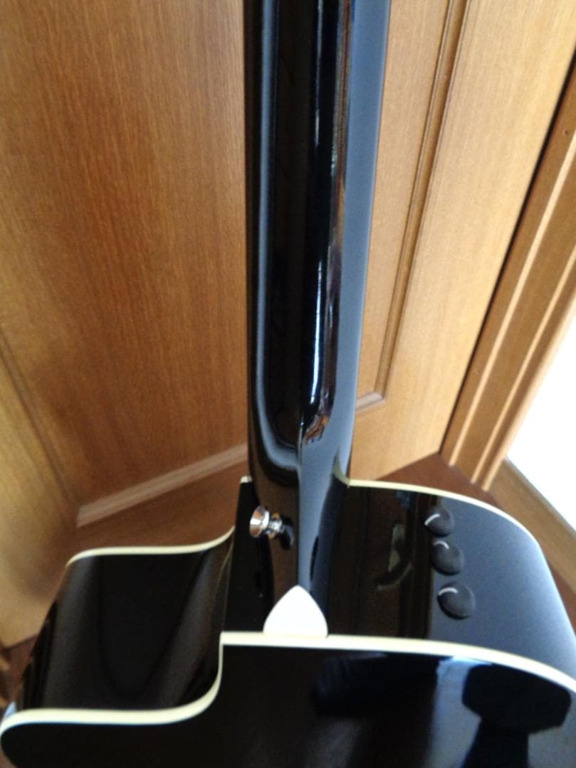 Taylor 214ce-BLK DLX　ほぼ未使用の超美品 テイラー　エレアコ