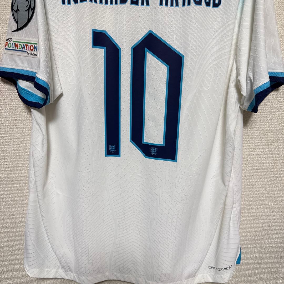 イングランド代表ホームユニフォーム　トレントアレクサンダーアーノルド　背番号10