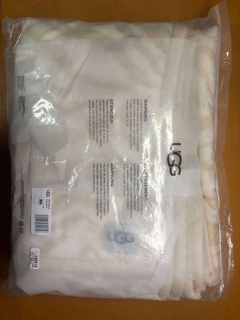 UGG新品ブランケット ミニ毛布