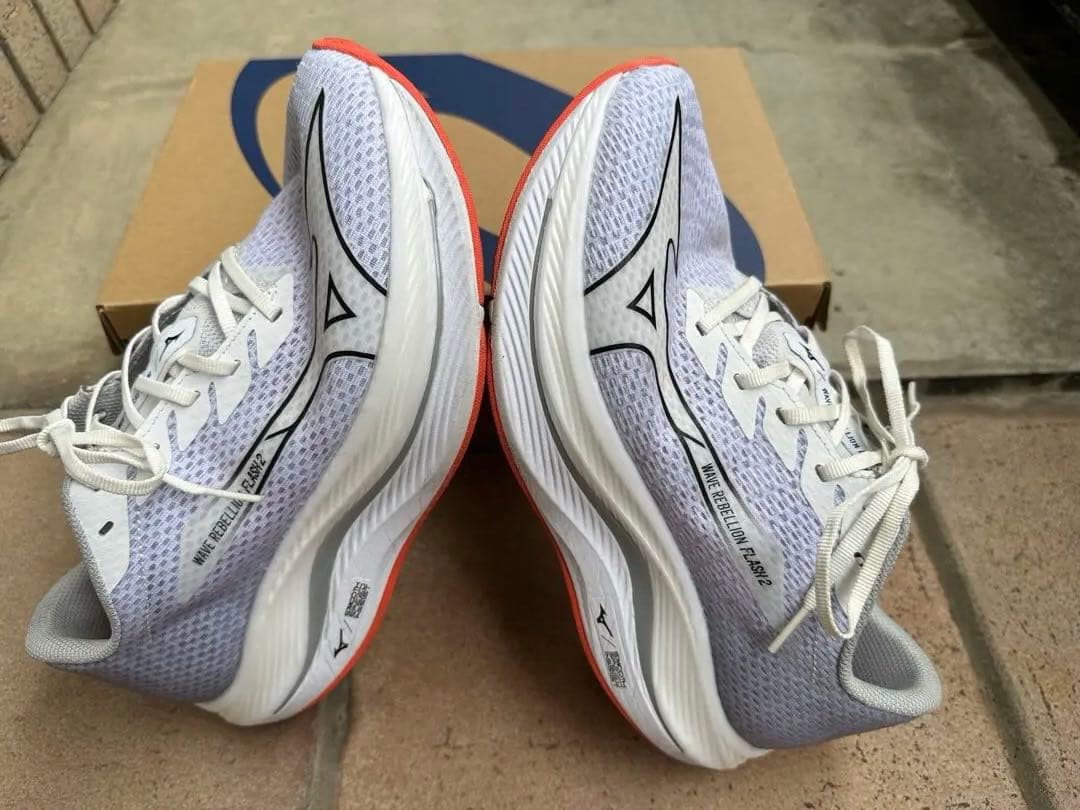【週末値下げ】Mizuno ウェーブリベリオンフラッシュ2 26.5cm
