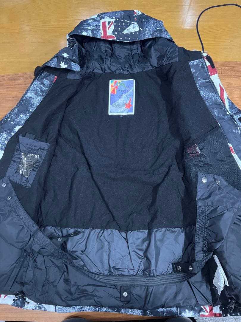 WHITE SEASON スノーボードウェア Mサイズ　上下セット