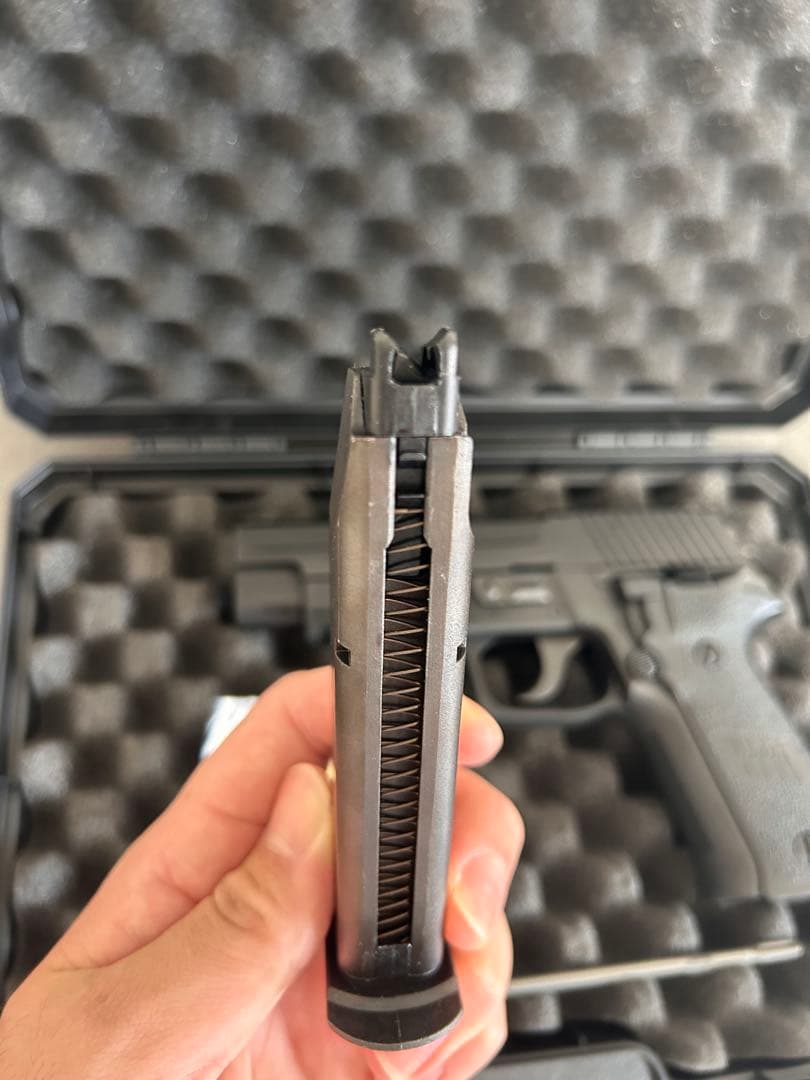 東京マルイ　SIGザウエル　P226 ガスガン ライト付き