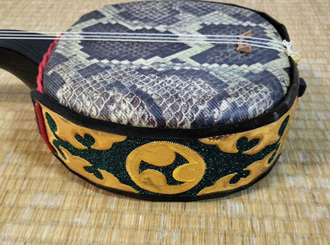 沖縄三線　縞黒檀（カマゴン）　真壁型　付属品多数　初心者セット　すぐに弾けます