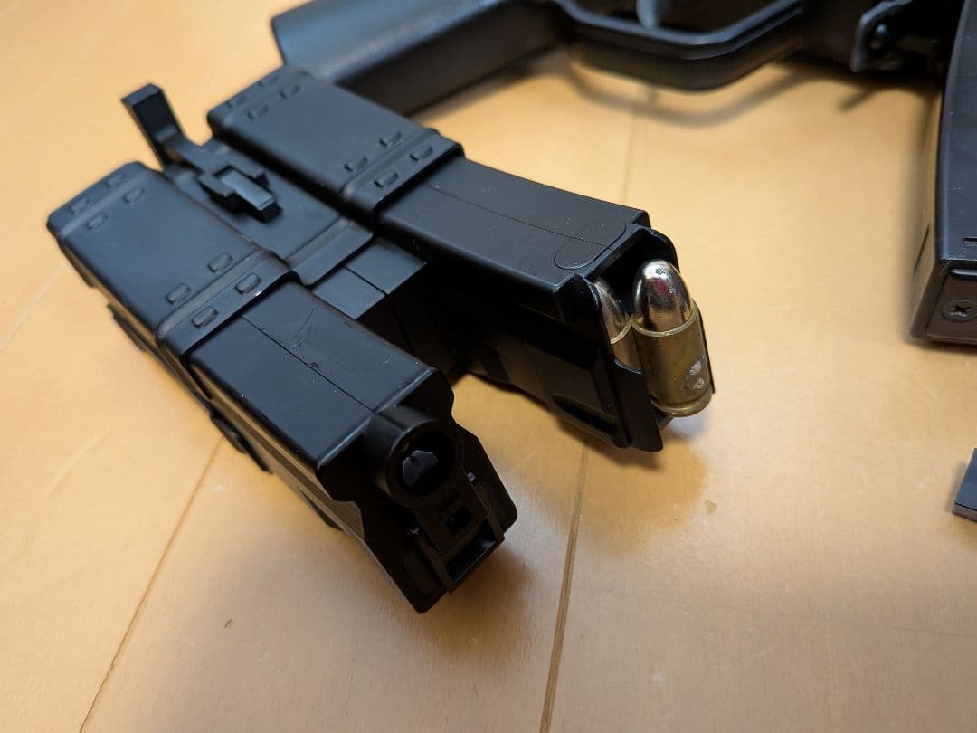 東京マルイ H&K MP5K 電動ガン　多弾数マガジン、バッテリー、ローダー付