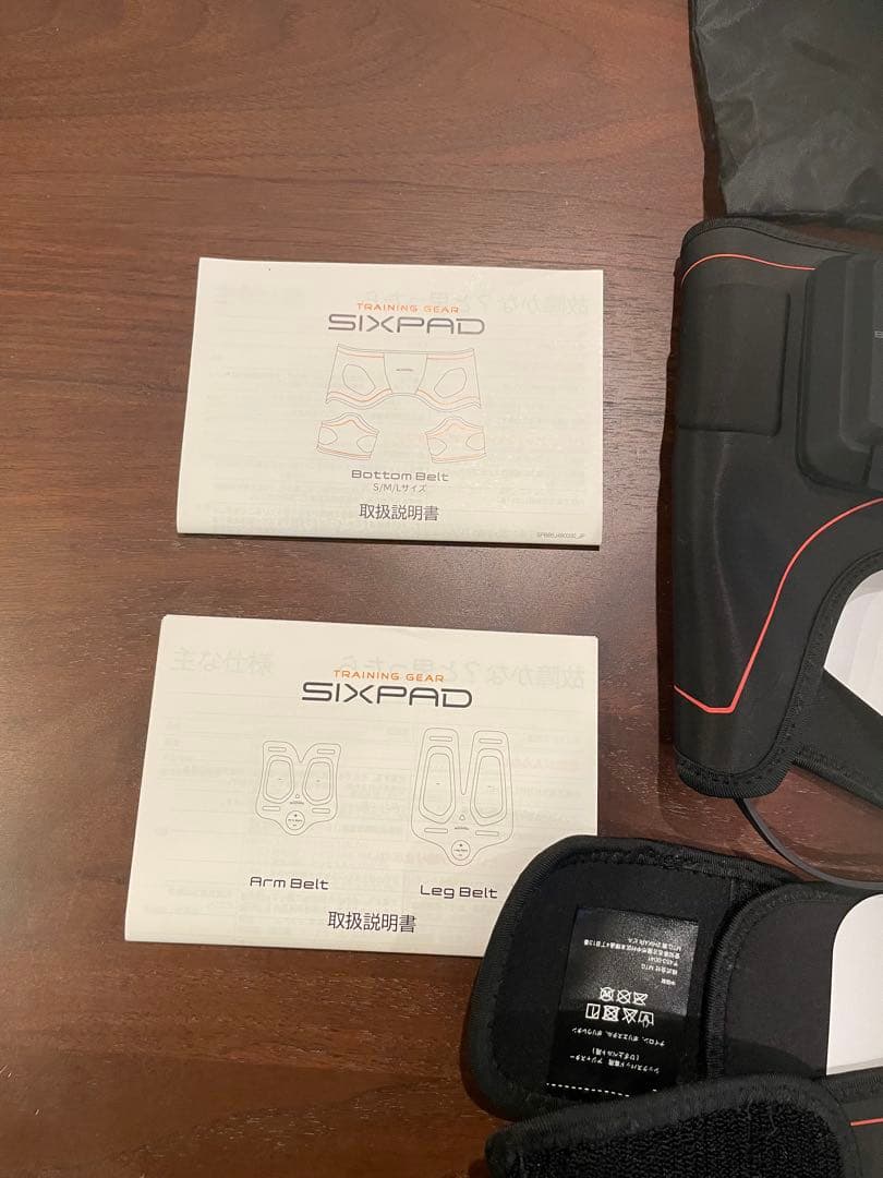 SIXPAD ボトムベルトとアームベルトのセット※アダプターは1つ