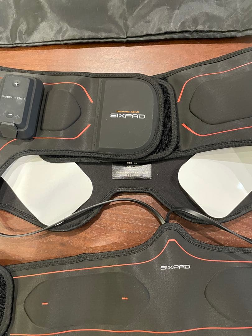 SIXPAD ボトムベルトとアームベルトのセット※アダプターは1つ