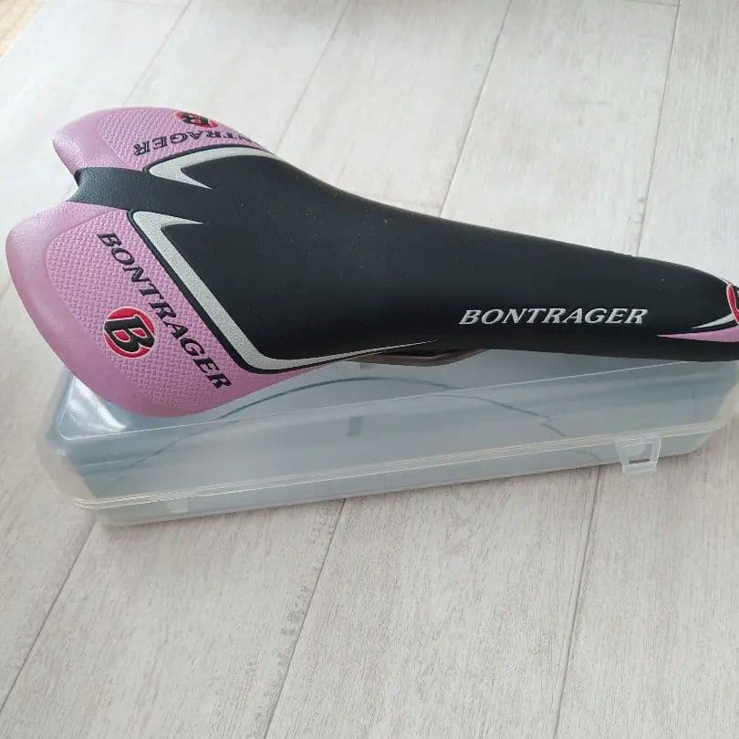BONTRAGER　ボントレガー　サドル　ケース付　ブラック　ピンク　ホワイト