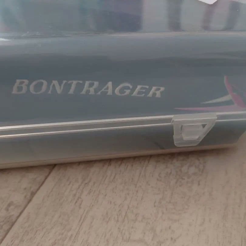 BONTRAGER　ボントレガー　サドル　ケース付　ブラック　ピンク　ホワイト