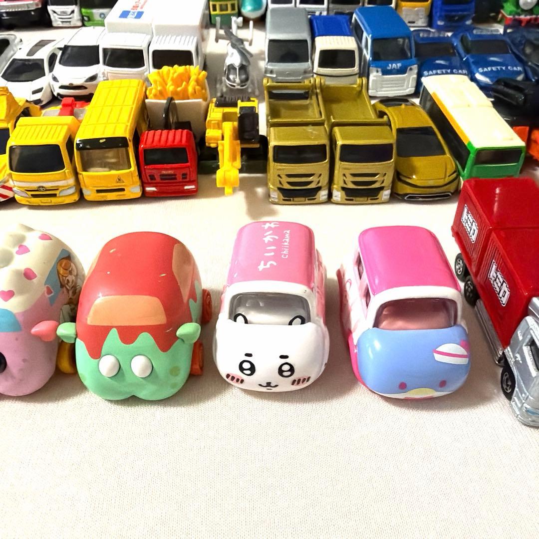 トミカ69個＋ホットウィールなどおまけミニカー11個 ちいかわ、モルカー含む