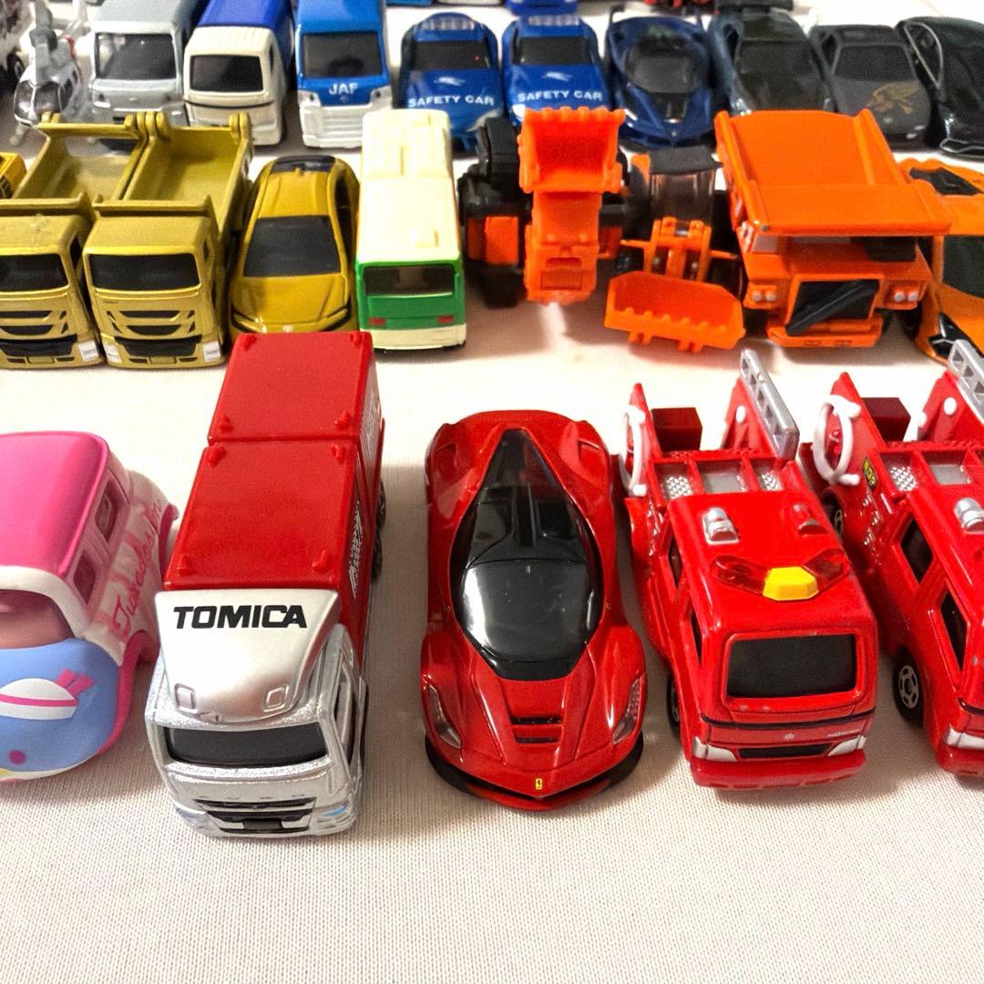 トミカ69個＋ホットウィールなどおまけミニカー11個 ちいかわ、モルカー含む