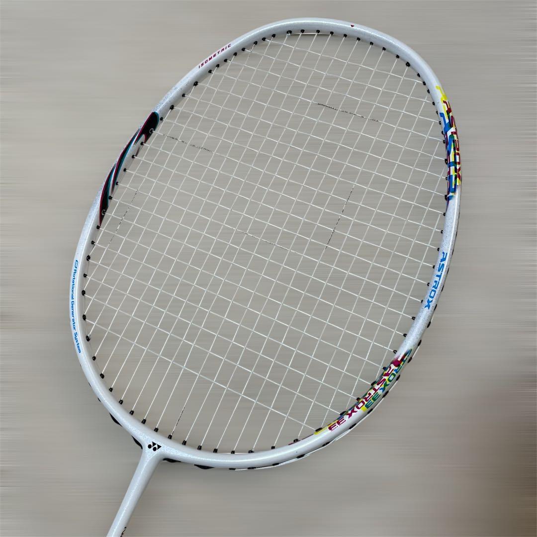 【極美品】ヨネックス バドミントンラケット アストロクス33 ASTROX33