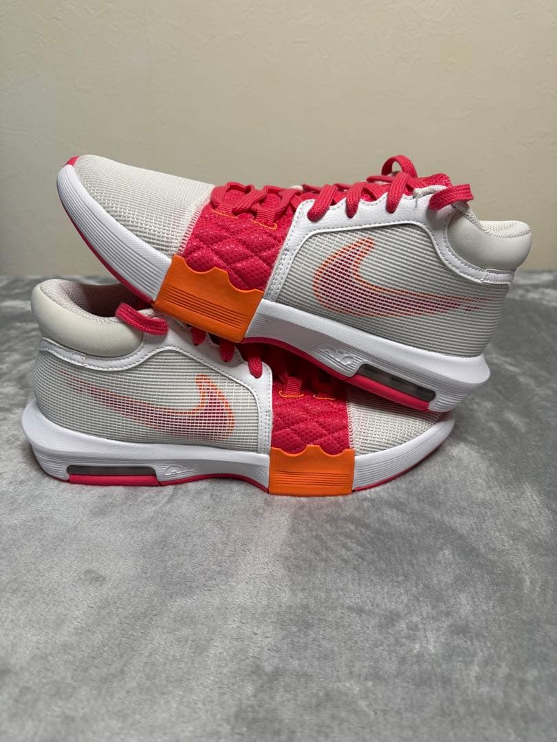 ナイキ　レブロン ウィットネスVIII 27cm NIKE バスケ　シューズ