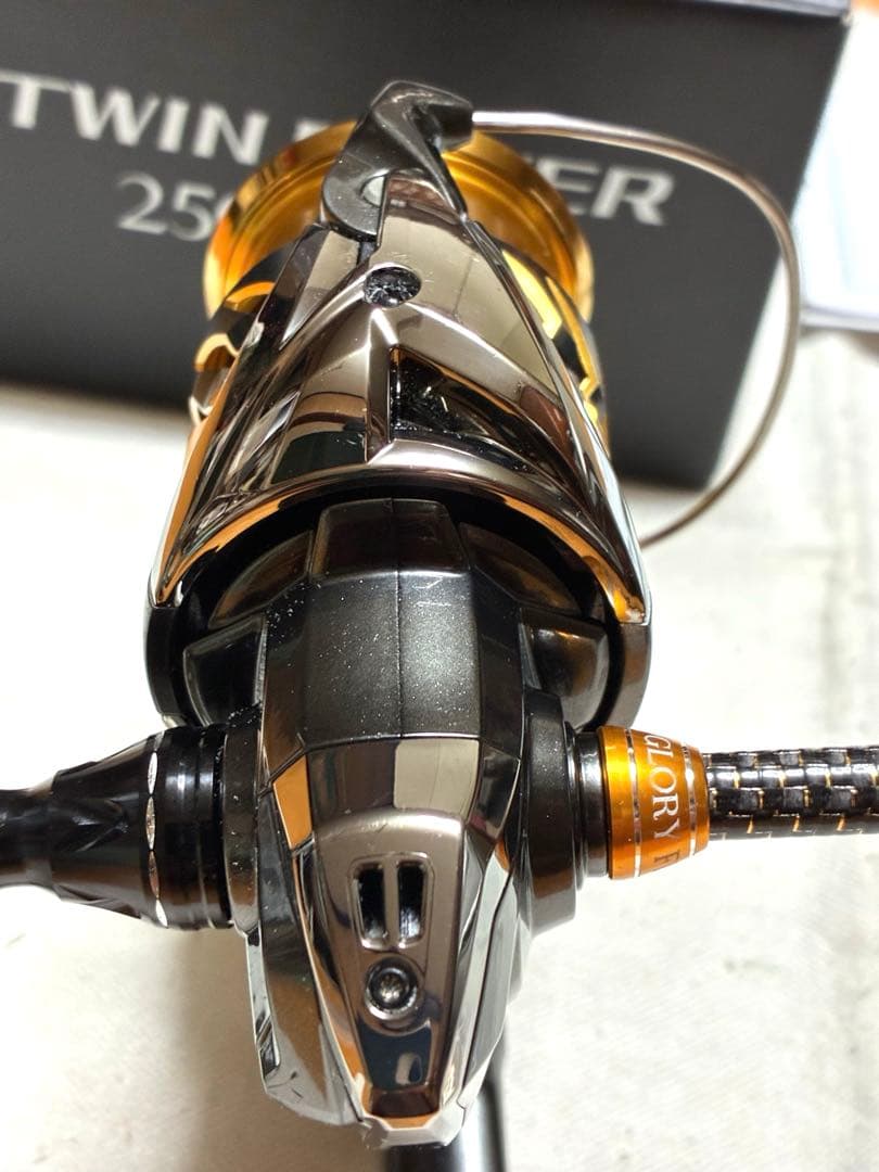 【美品】シマノ リール20ツインパワー2500SHGカスタム【Wハンドル仕様】