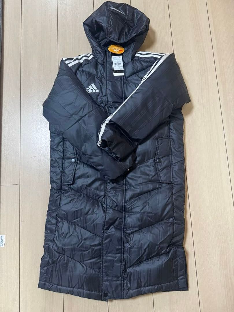 新品未使用adidas アディダス　ダウンベンチコート　ブラック　140cm