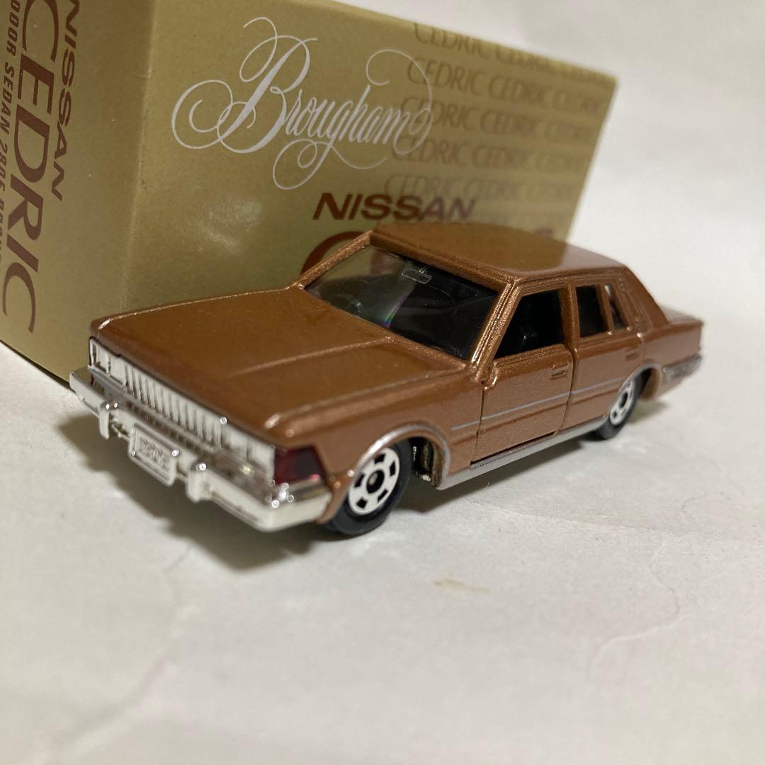 トミカNissan Cedric 430ブラウン 未使用未展示品です。日本製