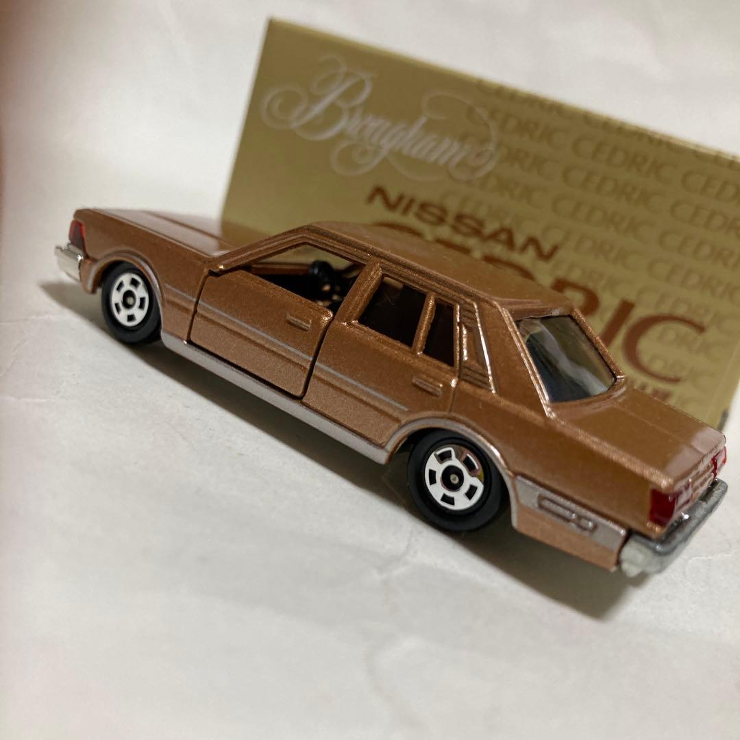 トミカNissan Cedric 430ブラウン 未使用未展示品です。日本製