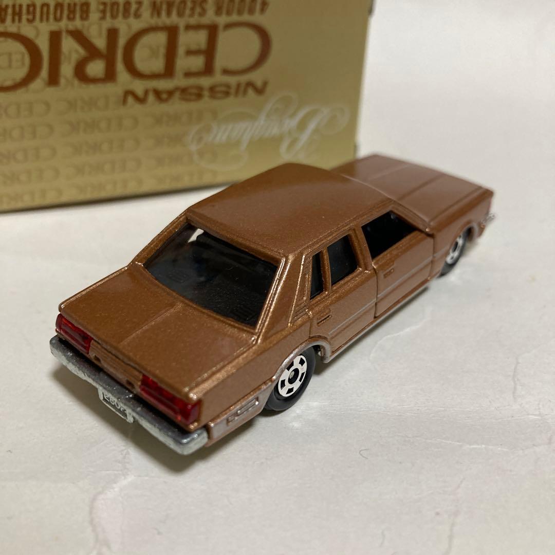 トミカNissan Cedric 430ブラウン 未使用未展示品です。日本製