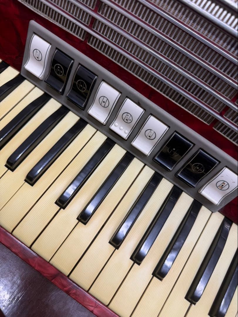 アコーディオン　HOHNER TANGO Ⅲ M レッド