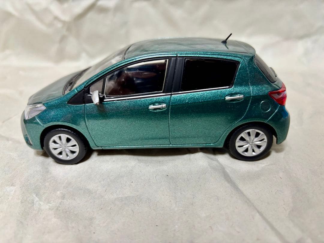 vitz後期(最終型) カラーサンプル ミニカー ジェイドグリーン 専用箱付