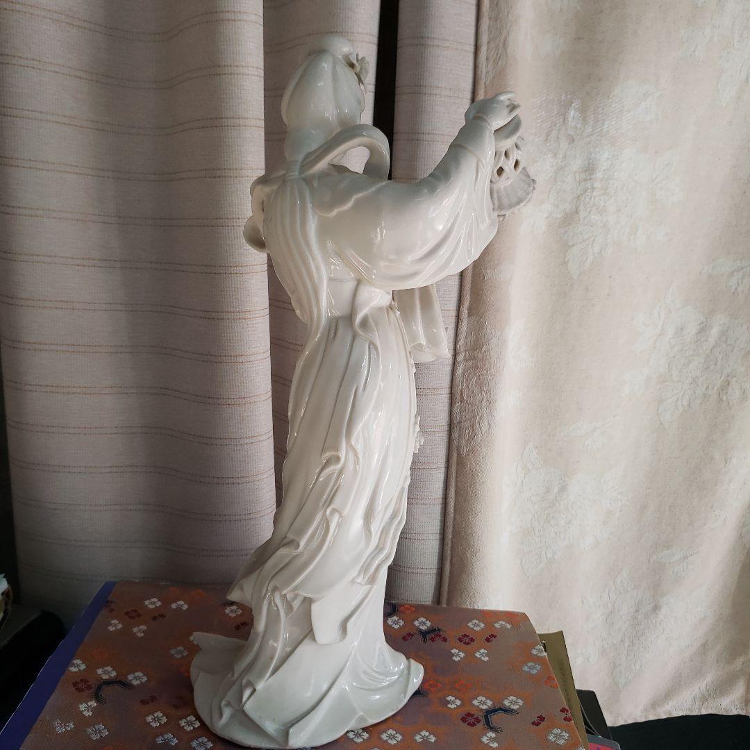 Ｂフライデー　白磁　 陶器製 女性像 置物高さ３８cm　訳有り