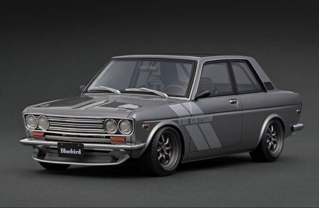 イグニッションモデル1/18 ダットサン ブルーバード With Engine