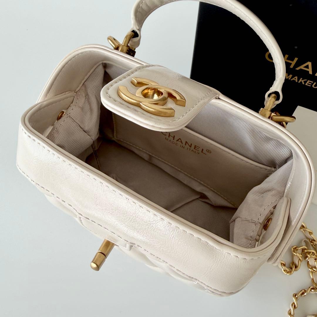 CHANEL ショルダーバッグ　シャネル　VIP 非売品　ホワイト　限定