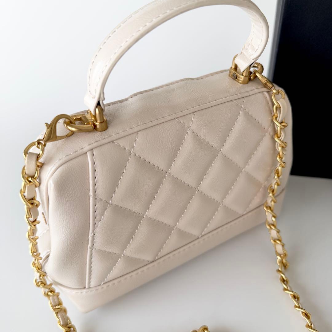 CHANEL ショルダーバッグ　シャネル　VIP 非売品　ホワイト　限定