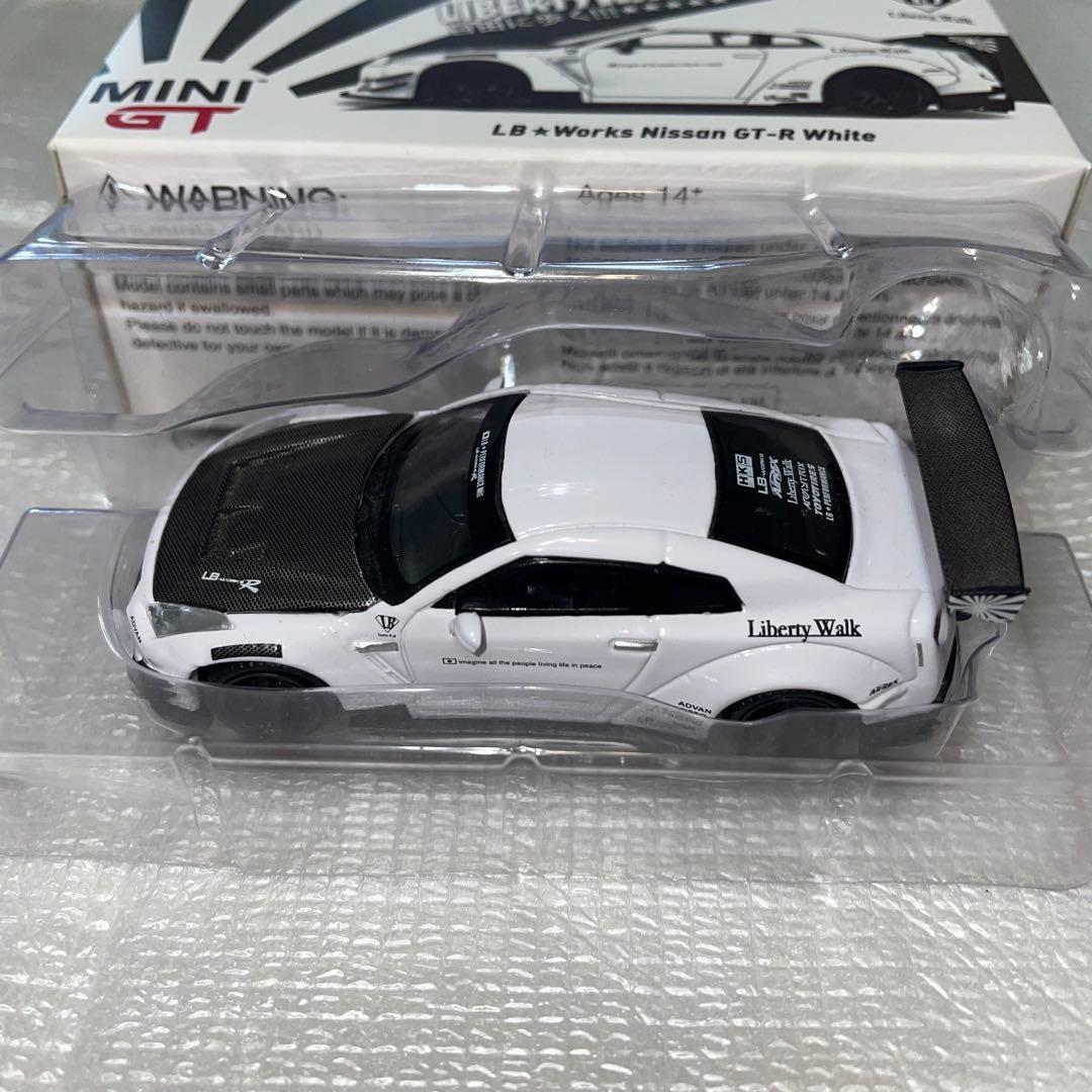 MINI GT 1/64 LB★Works Nissan GT-R White