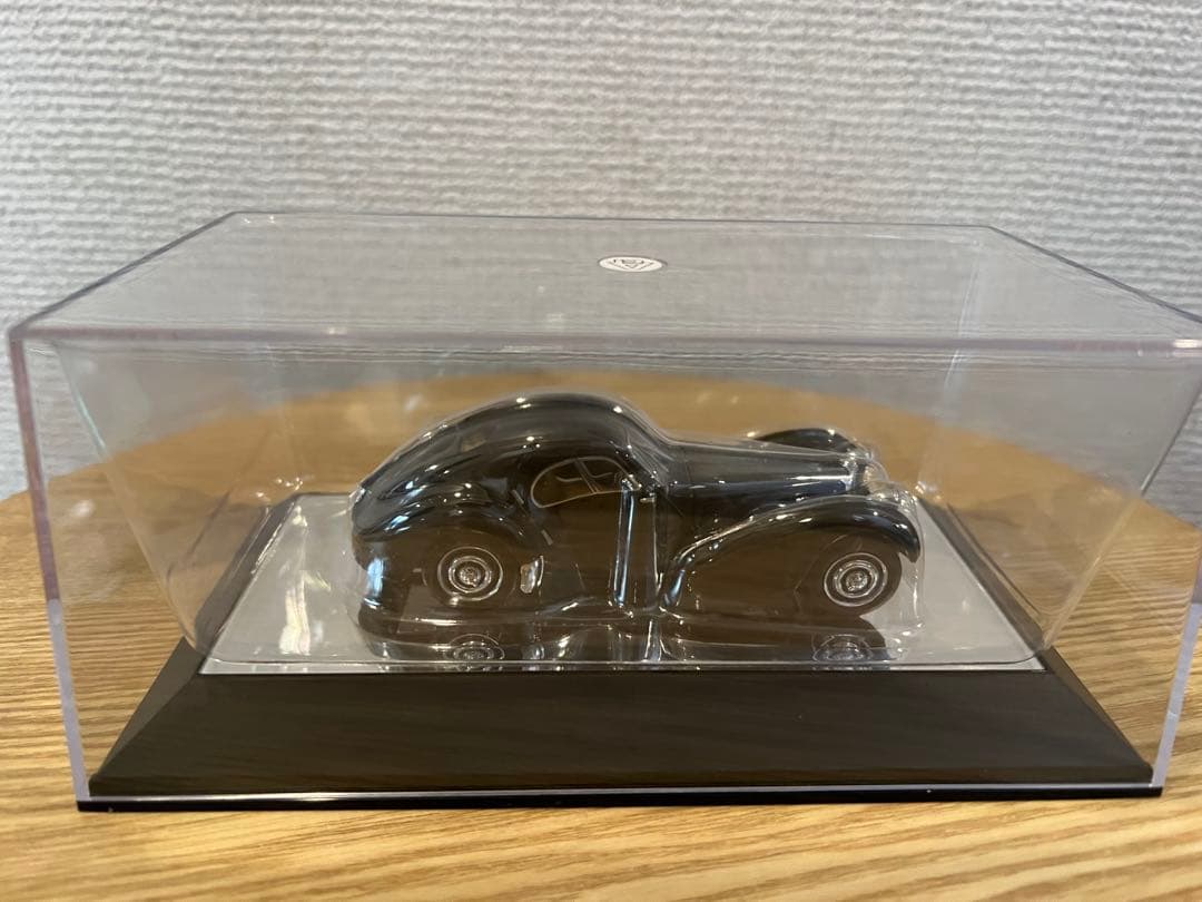 ブガッティ 57SC アトランティック 1/43