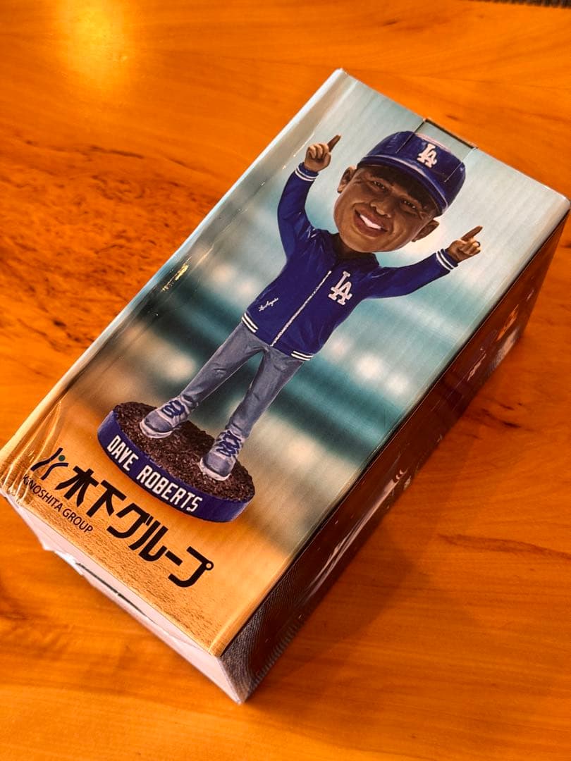 箱にダメージあり　デイブ・ロバーツ監督　ボブルヘッド人形　4月26日特典！
