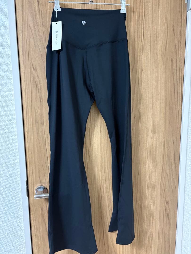 わ*に様 SUKALAベーシックフレアパンツ Mサイズ　ブラック