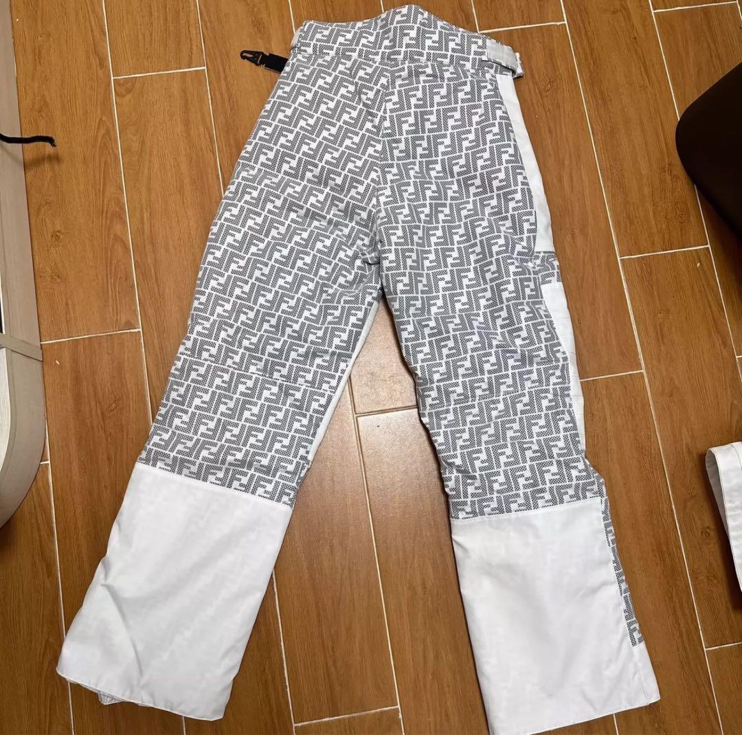 FENDI スノボー　スノーボード　レディース　パンツ スノーボードウェア