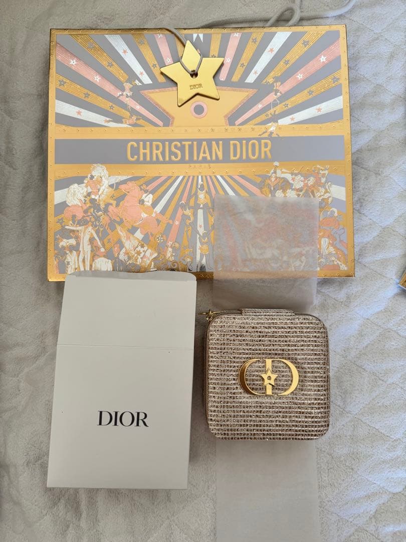 DIOR 2025 ホリデー ノベルティ ジュエリーケース、星型オーナメント