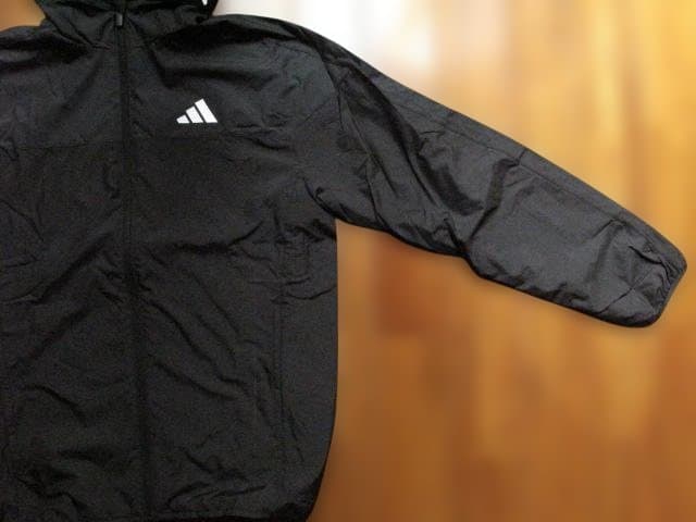 新品adidas　ウインドブレーカー上下セットLサイズ