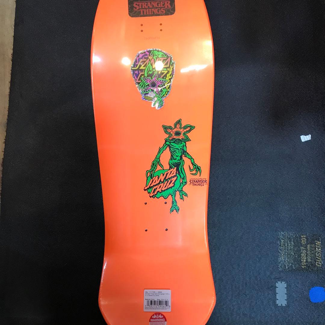 ストレンジャーシングス　カラフルモンスター スケートボードデッキ