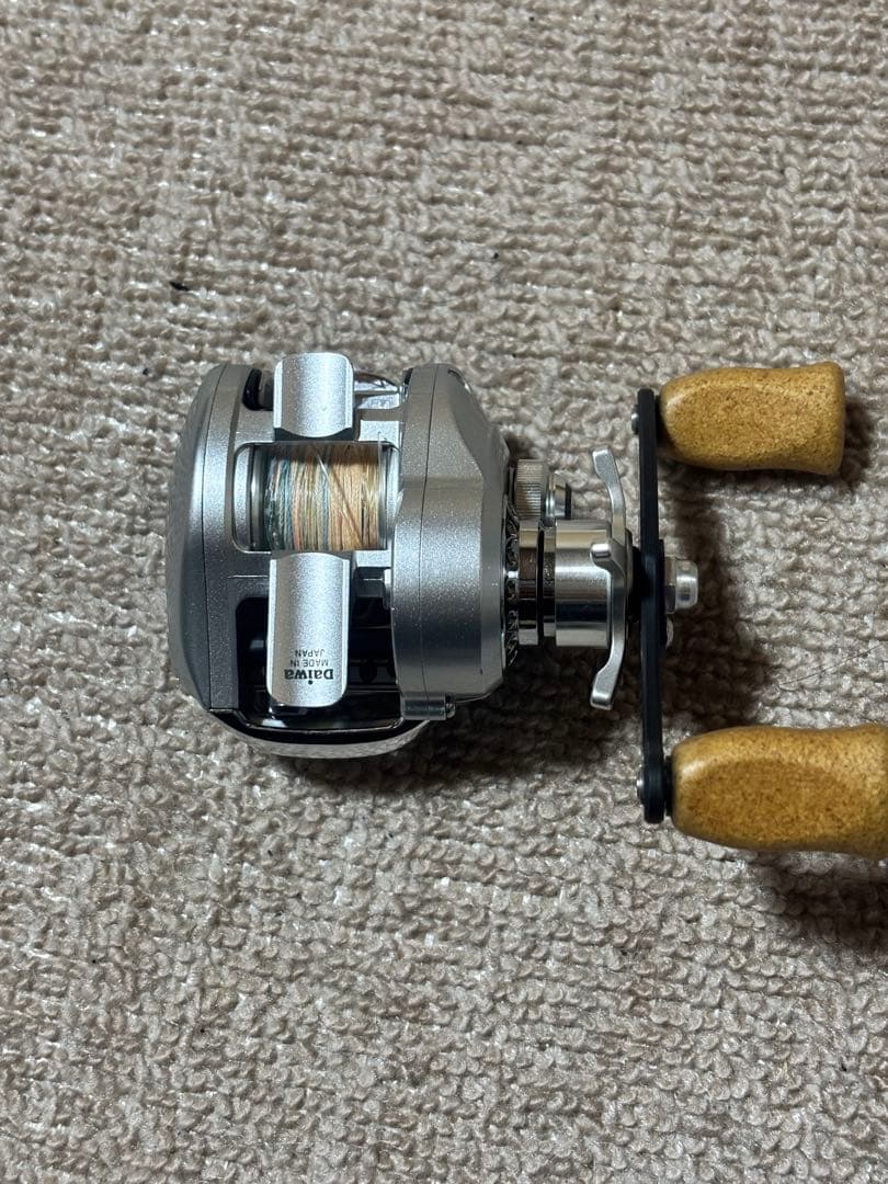 HLC シルバー ベイトリール 右巻き