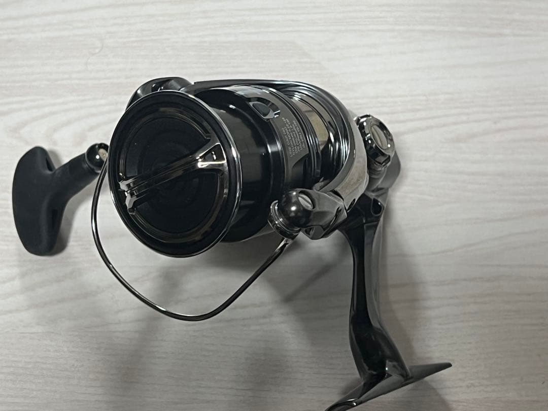 10月24日までの出品ツインパワーC3000MHG シマノ スピニングリール
