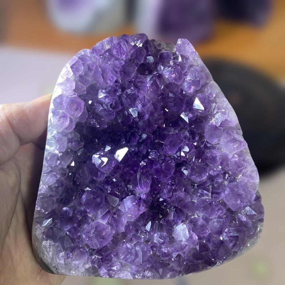【極上】ウルグアイアメジストクラスター原石（幸運水晶1073g）純天然紫水晶