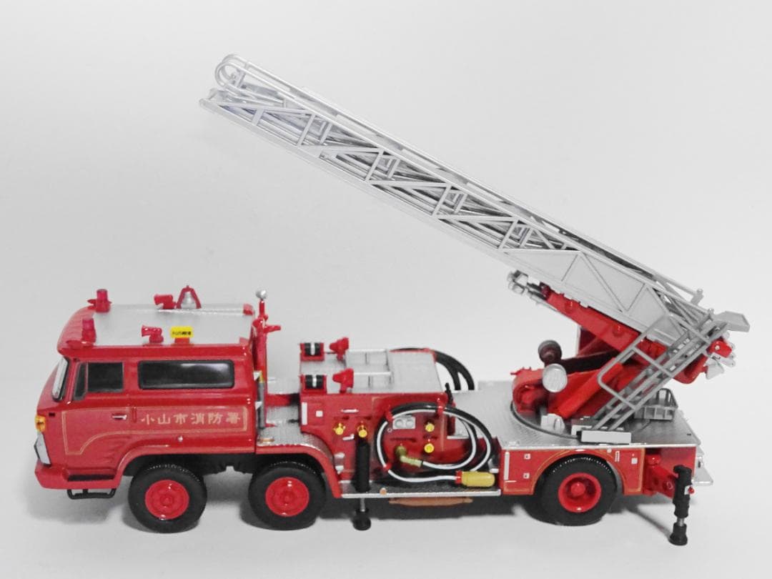 トミカリミテッドヴィンテージネオ LV-N24b 日野TC343型はしご付消防車
