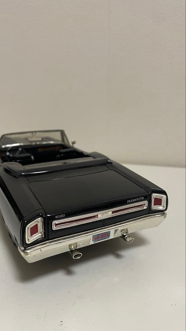 ミニカー 1969 Plymouth GTX 1:18 Scale