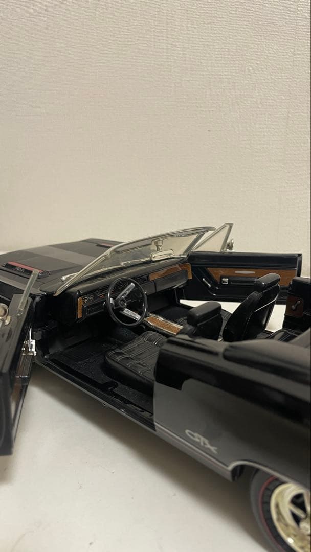 ミニカー 1969 Plymouth GTX 1:18 Scale