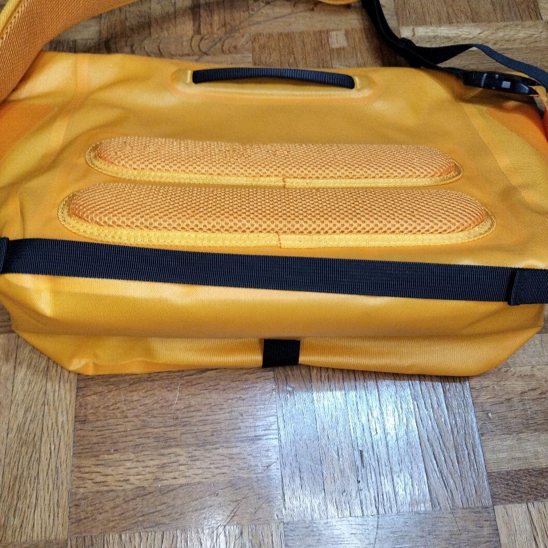 mont-bell メッセンジャーバッグ オレンジ?イエロー?