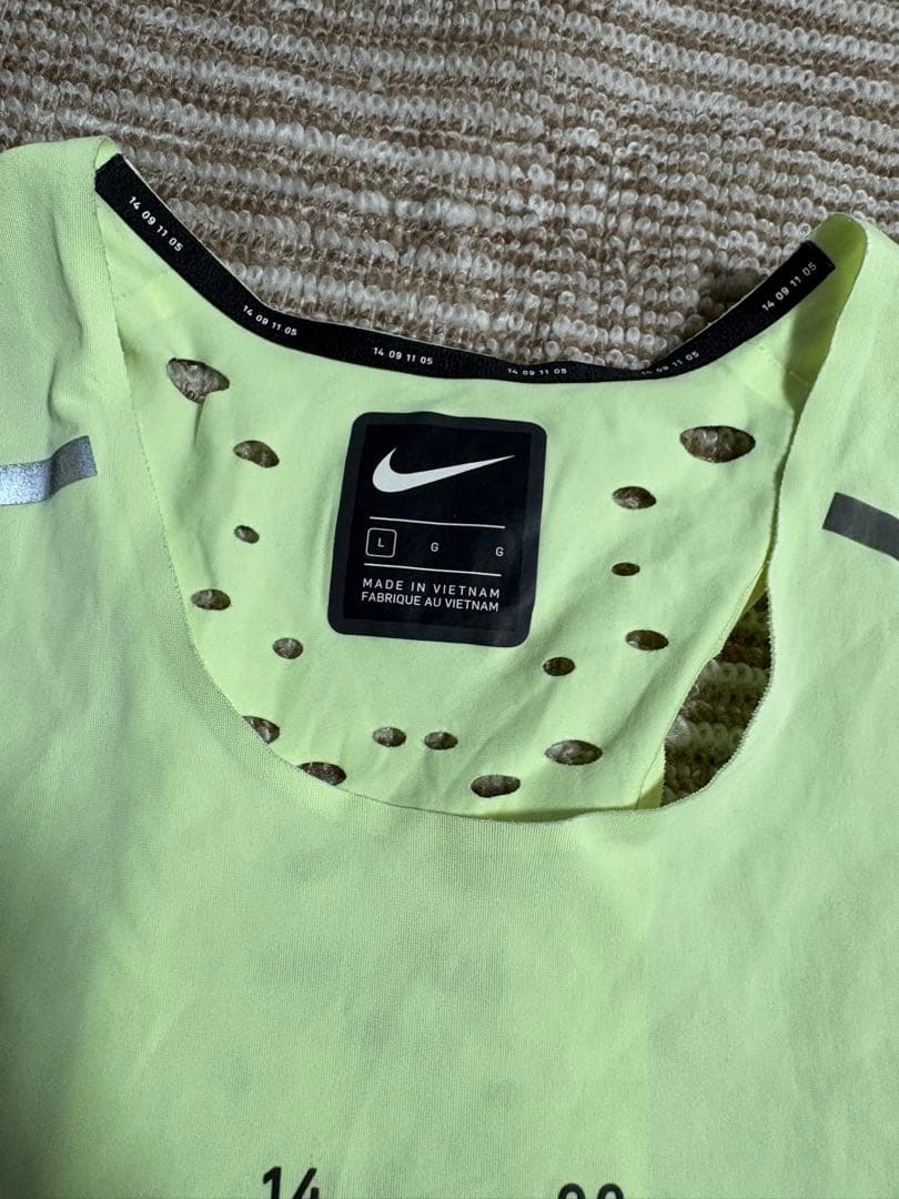 Nike ディヴィジョン　ランニングシャツ　ヴェイパーフライ　エアロスイフト