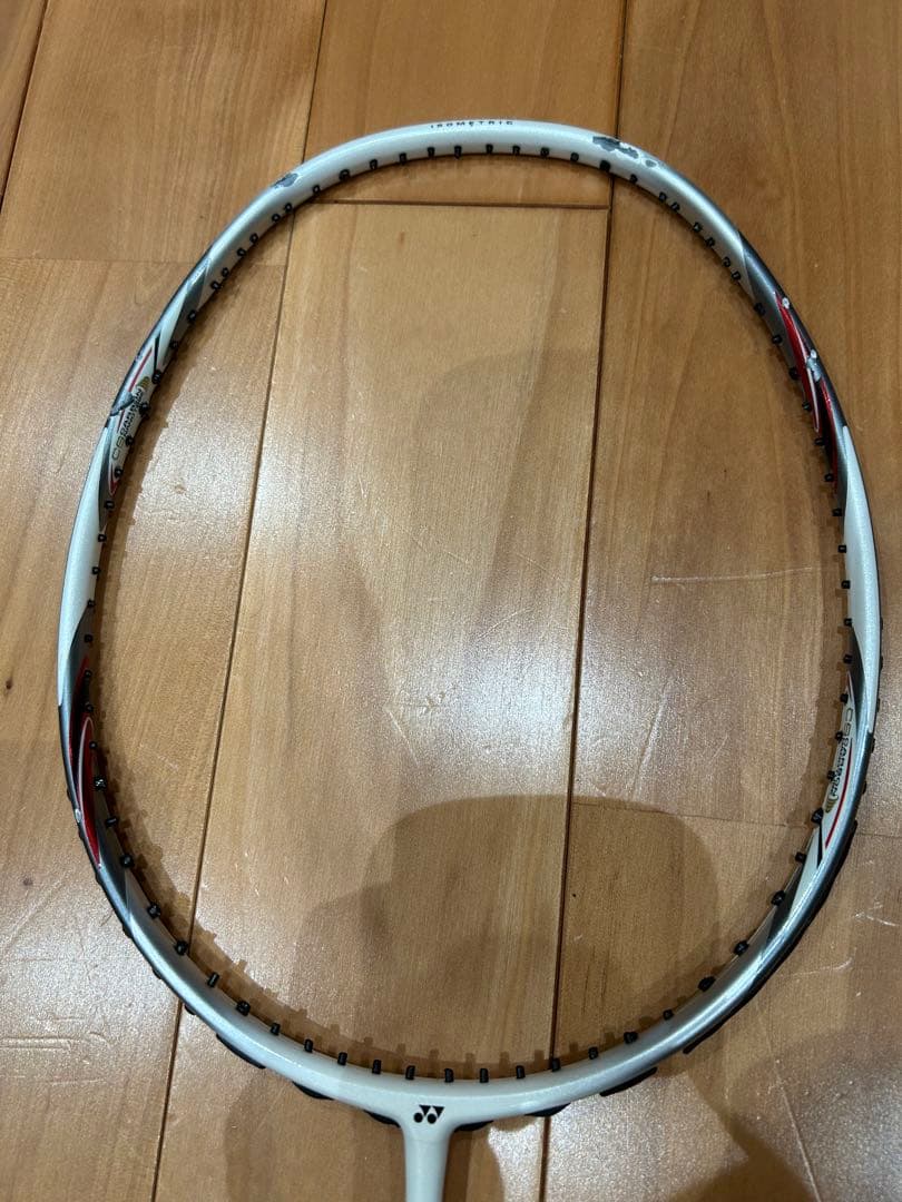 【ジャンク品】アークセイバー7 ヨネックスバドミントンラケット3UG4廃盤