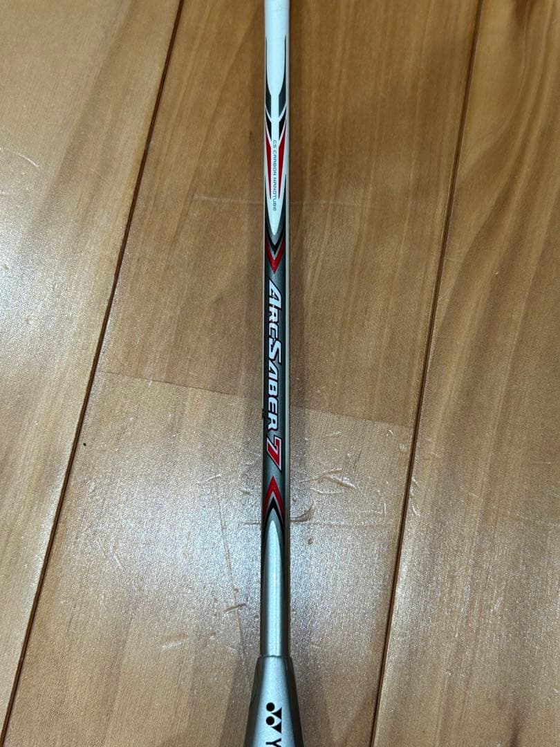 【ジャンク品】アークセイバー7 ヨネックスバドミントンラケット3UG4廃盤