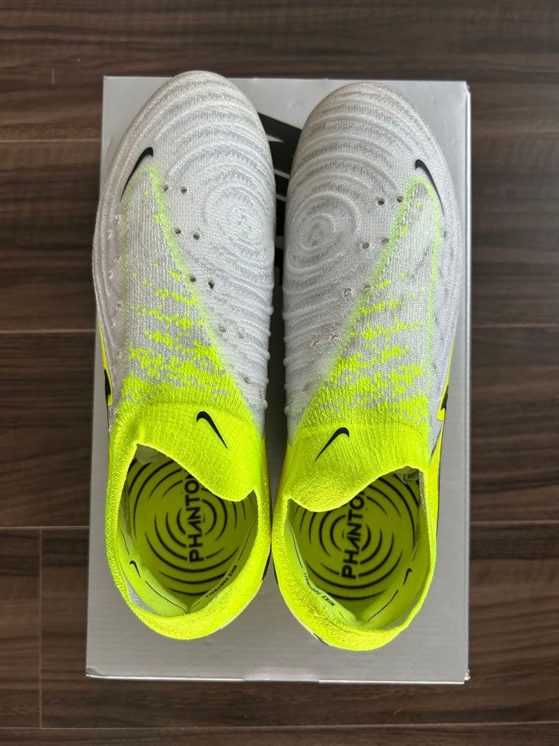 10分着用の美品　値下げ不可NIKE ファントムGX2 26.0