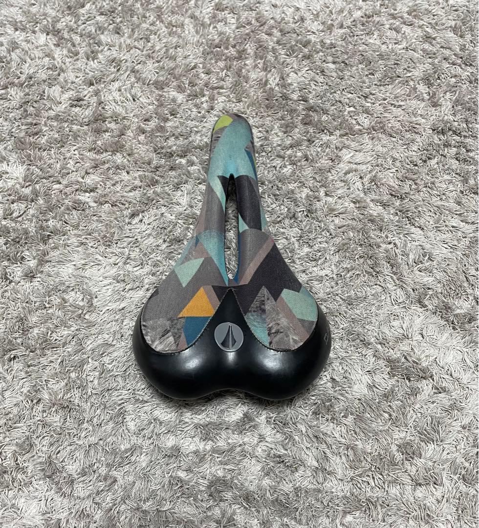 SDG allure dakine サドル　mtb マウンテンバイク　ロード