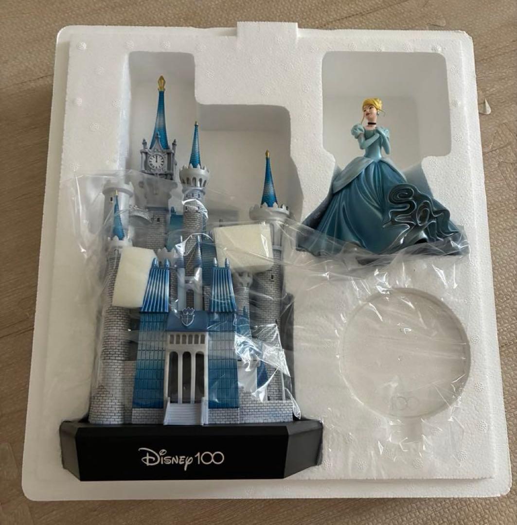 新品！Disney 100 シンデレラ城 & シンデレラ　フィギュアセット